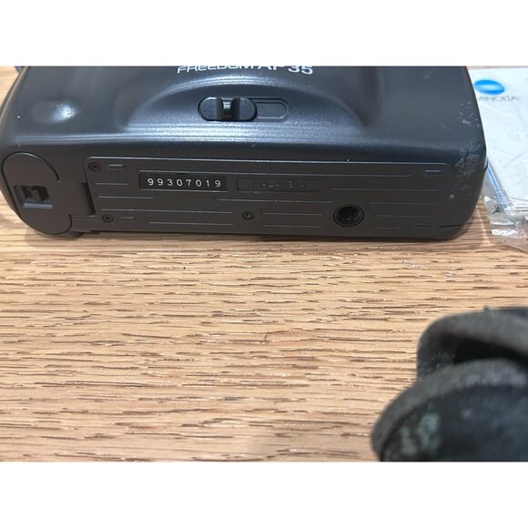 Minolta Freedom AF 35 Compact Point and Shoot 35mm Film Camera - Picture 5 of 8